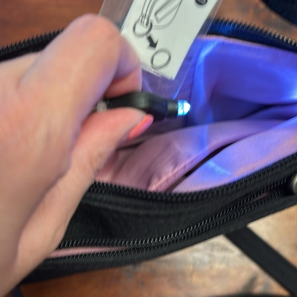 Travelon Black crossbody security travel bag with purse light NWOT - Picture 7 of 9